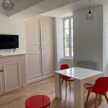 Le Colore- T2 Confortable Avec Vue Sur Nérac Extérieur photo