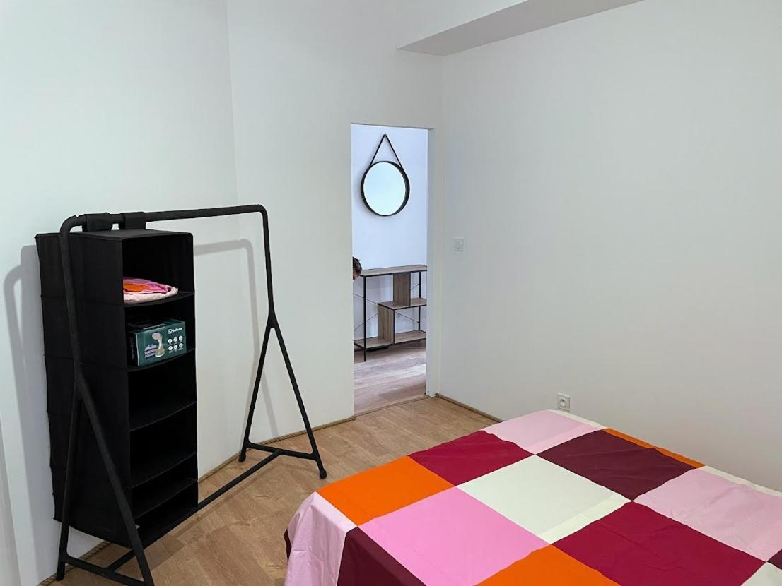 Le Colore- T2 Confortable Avec Vue Sur Nérac Extérieur photo