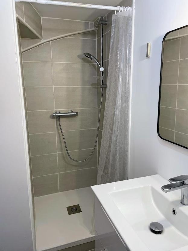 Le Colore- T2 Confortable Avec Vue Sur Nérac Extérieur photo