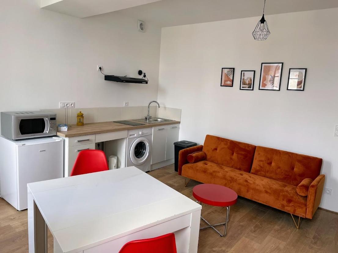 Le Colore- T2 Confortable Avec Vue Sur Nérac Extérieur photo