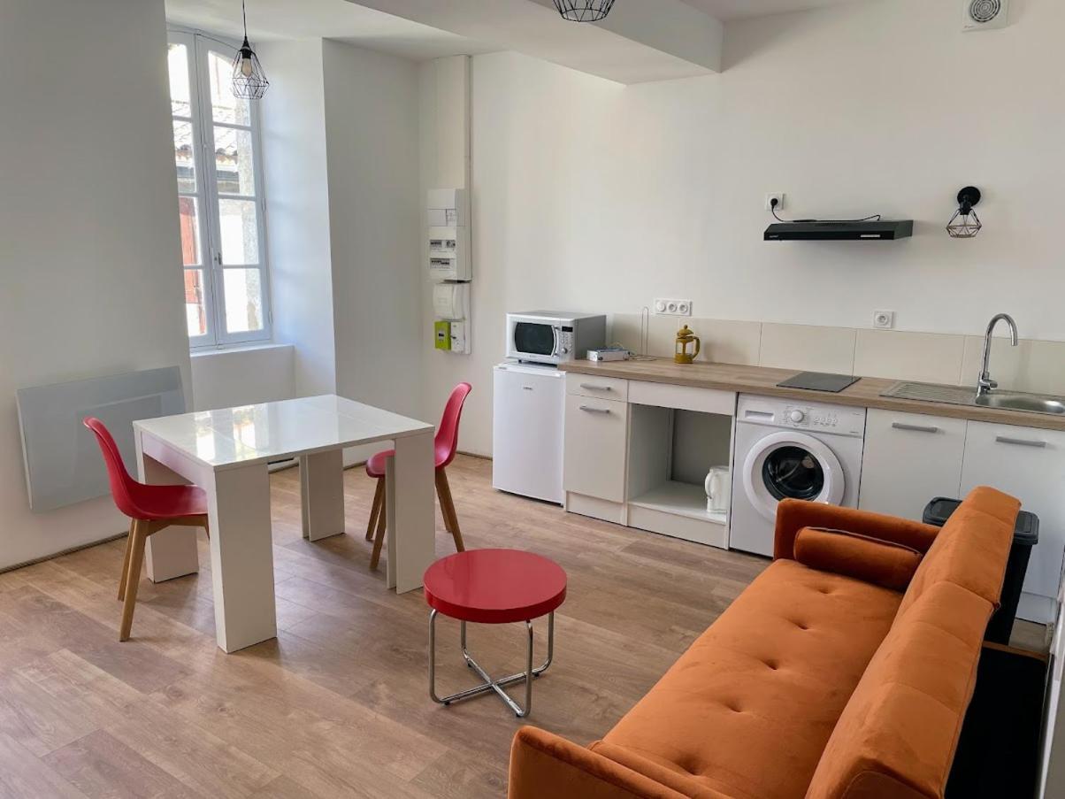 Le Colore- T2 Confortable Avec Vue Sur Nérac Extérieur photo